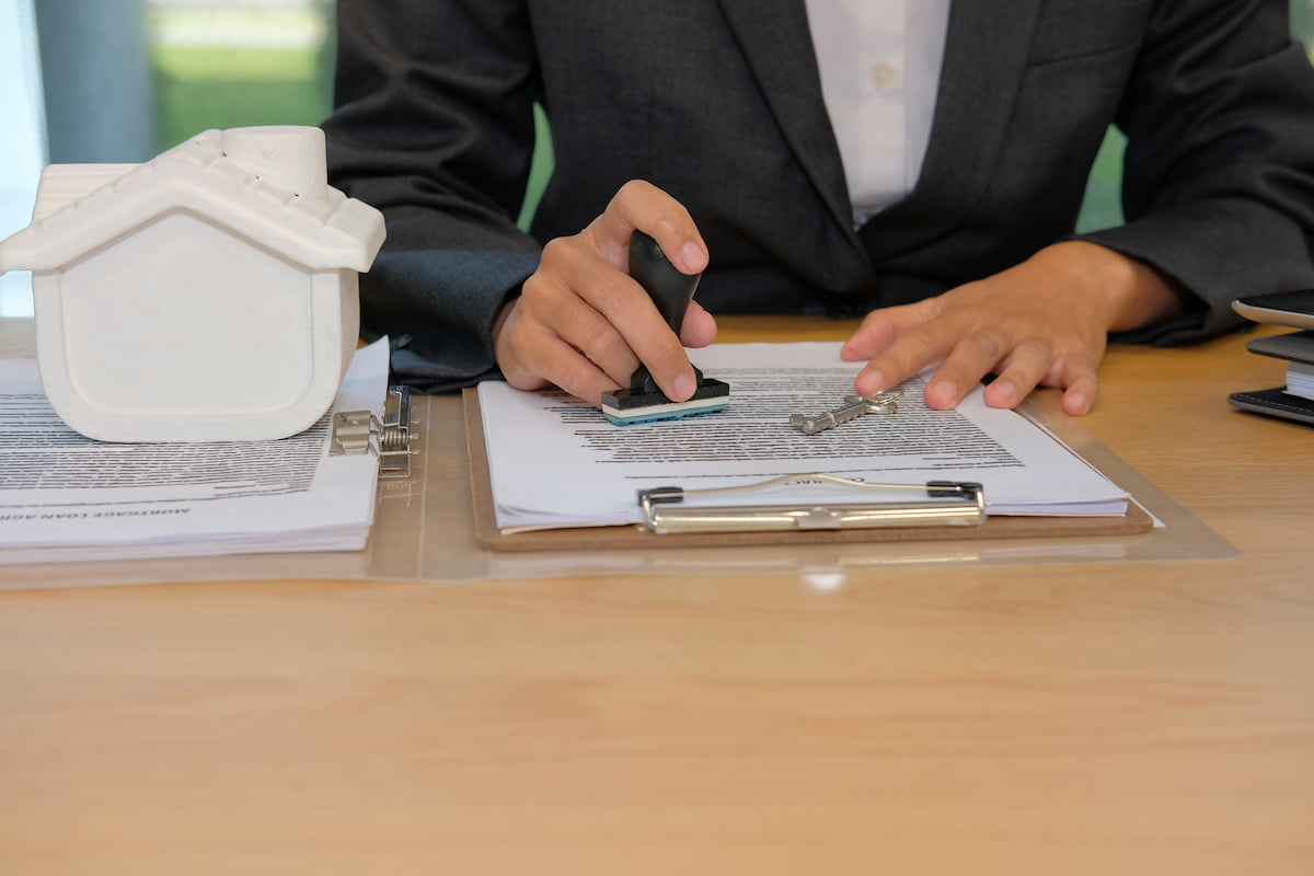 midsection man holding paper table 1 Public Adjuster Services for Property Claims Public adjuster for disaster claims Top Benefits of Hiring Public Adjuster Services for Property Claims